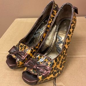 Leopard bronze wedge heels